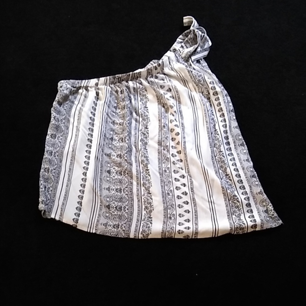 Asymmetrical top and bottom linen outfit - Picture 3 of 4